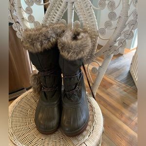 Roxy snow boots size 10